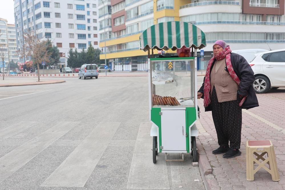 Eşinin kazasıyla hayatı değişti! Konya’nın simitçi teyzesinin hikayesi 2